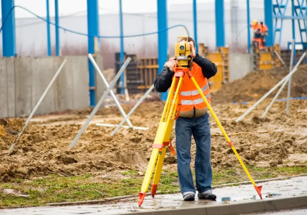 Geodeta kto to? Kluczowe informacje o zawodzie i jego obowiązkach