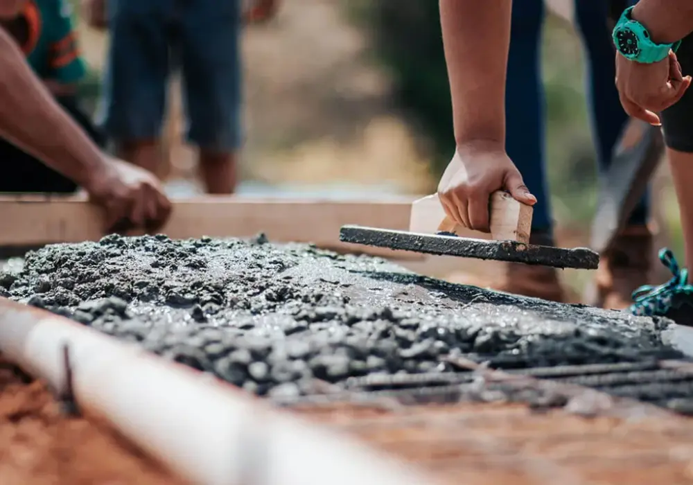 Ile waży metr betonu? Poznaj różnice w wadze rodzajów betonu
