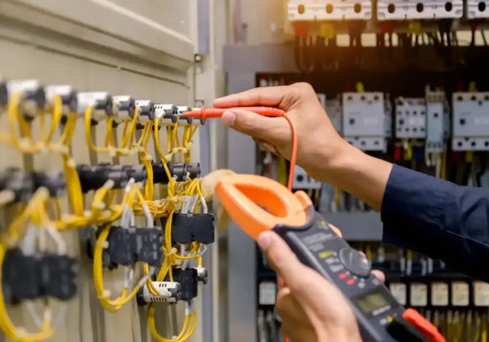 Cennik usług elektrycznych - Ile kosztuje punkt i jak czytać wycenę?