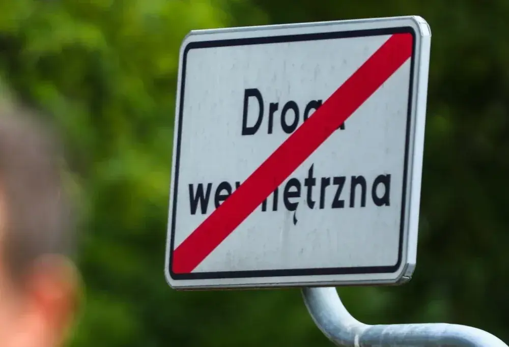 Co znaczy droga wewnętrzna? Zrozumienie jej roli i przepisów