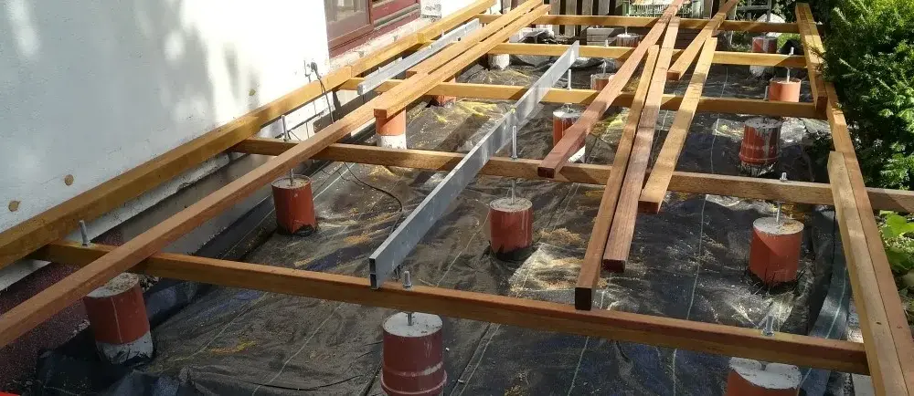 Jak gęsto legary pod deskę tarasową, aby uniknąć uginania się?