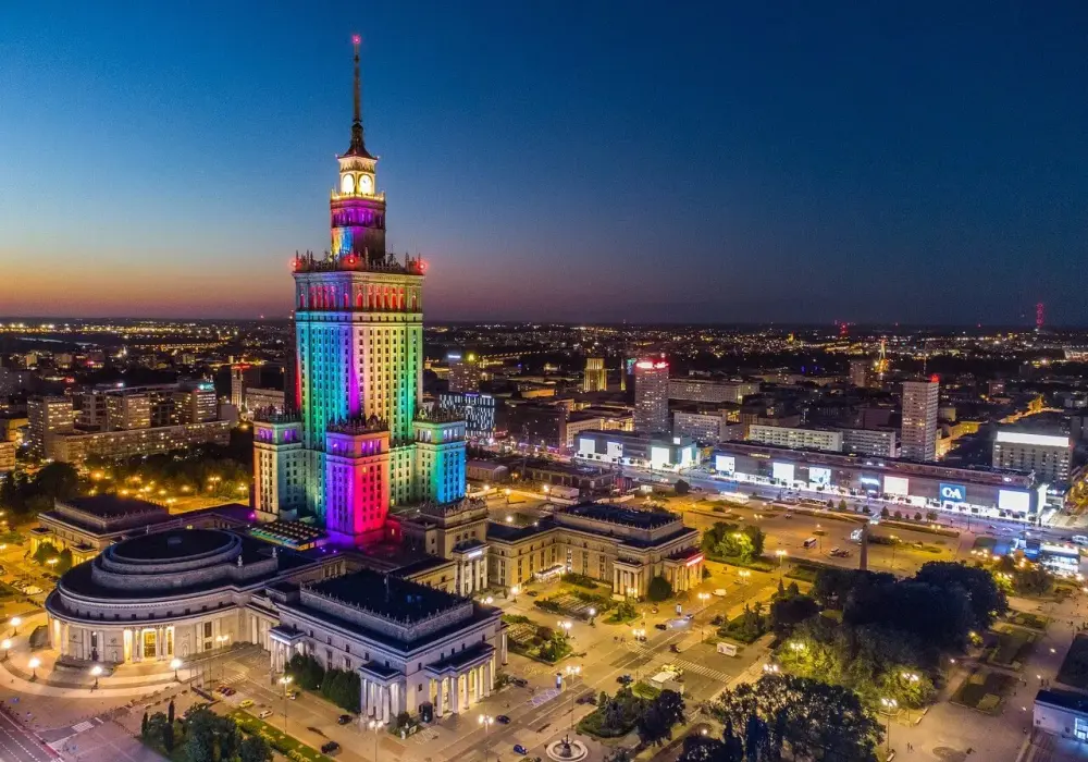 Kto wybudował Pałac Kultury w Warszawie? Fascynujące fakty i historia