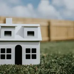 Jak duża działka pod budowę domu? Sprawdź minimalne wymagania