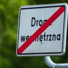 Co znaczy droga wewnętrzna? Zrozumienie jej roli i przepisów