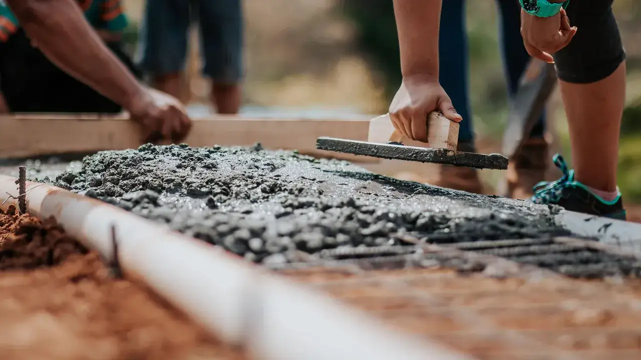 Zdjęcie Ile waży metr betonu? Poznaj różnice w wadze rodzajów betonu