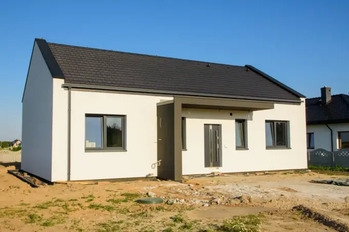 Koszt budowy domu 220 m2 - realne widełki i pułapki